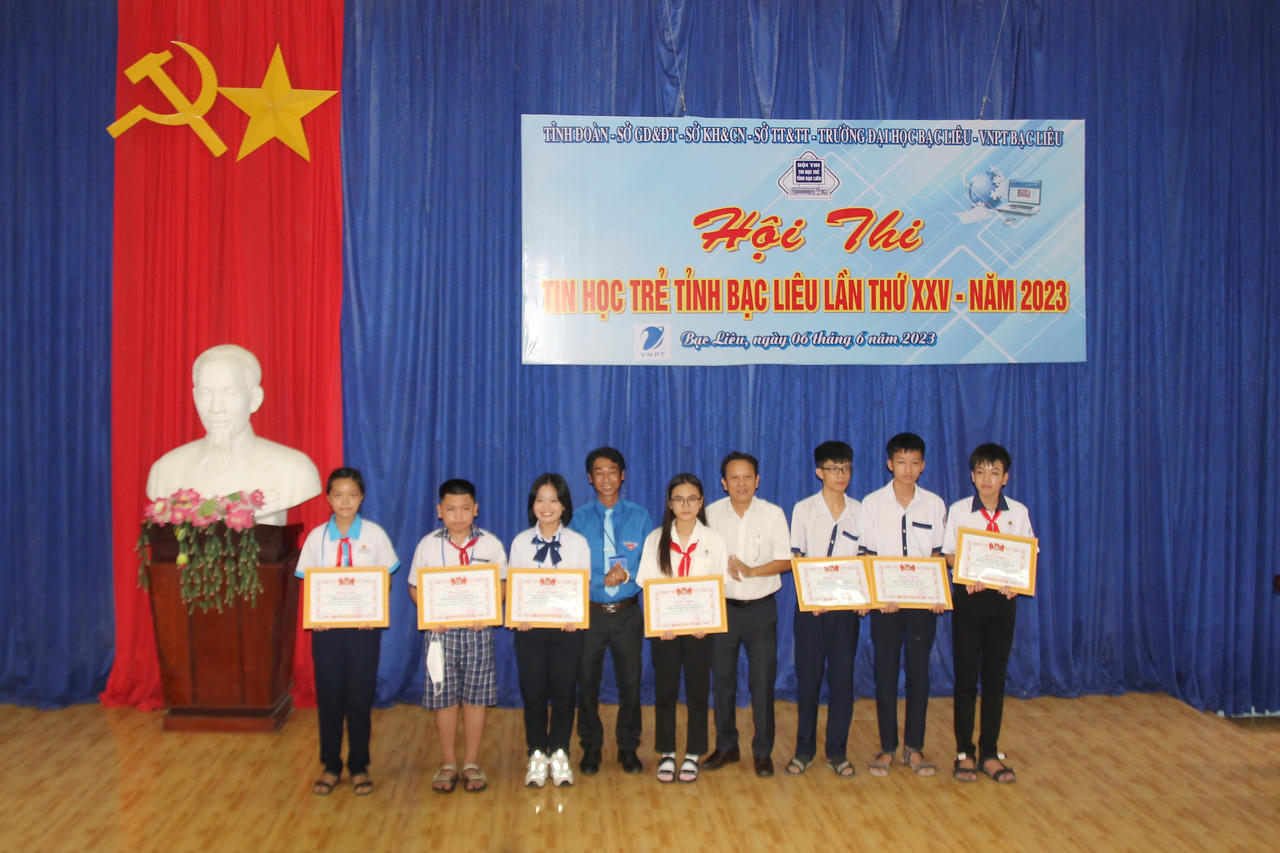 Sôi nổi Hội thi tin học trẻ Bạc Liêu