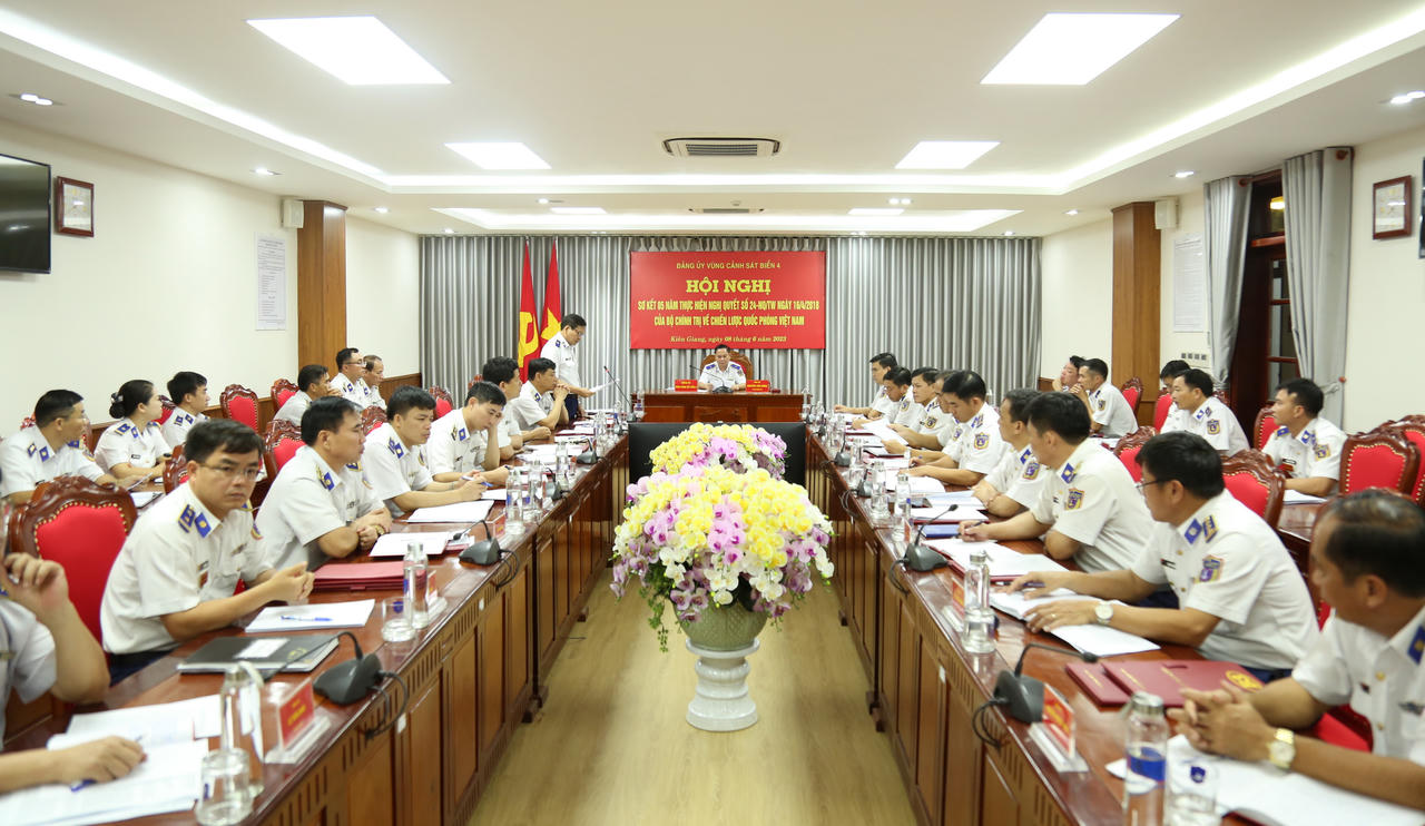Phó Chính ủy Cảnh sát biển ghi nhận những nỗ lực của Vùng cảnh sát biển 4 