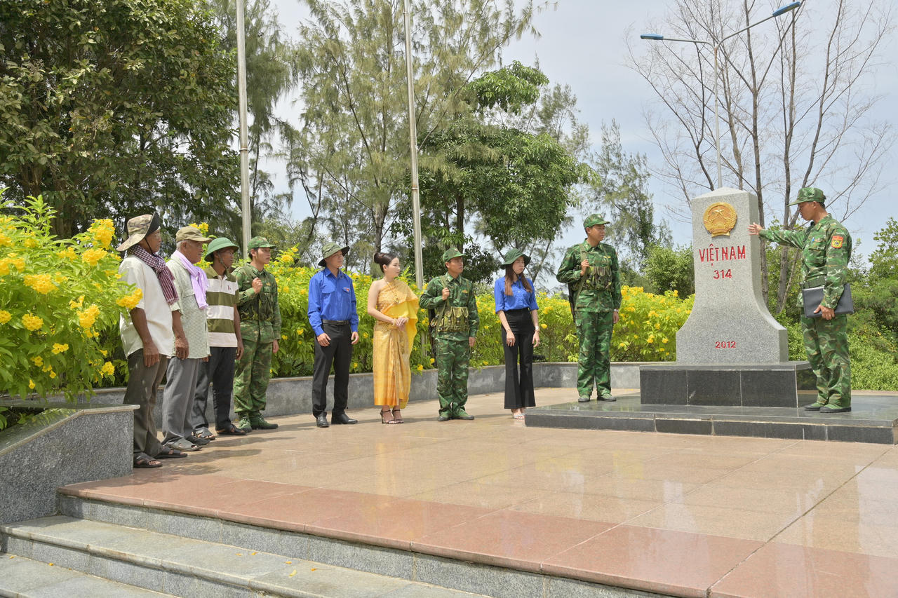 Đồn Biên phòng cửa khẩu Quốc tế Hà Tiên được khen thưởng nhiều thành tích