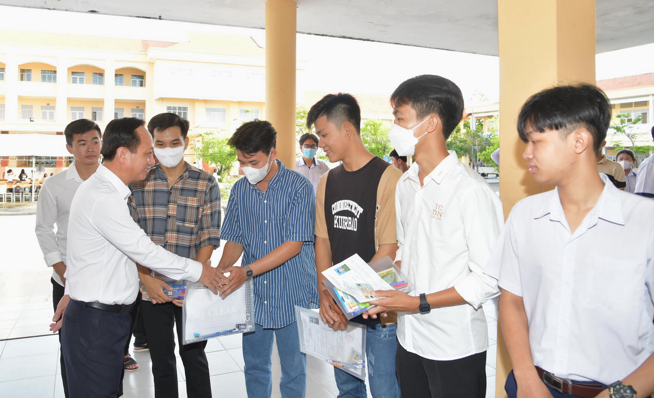 'Tiếp sức' cho thí sinh Hà Giang - Cà Mau thi tốt nghiệp THPT