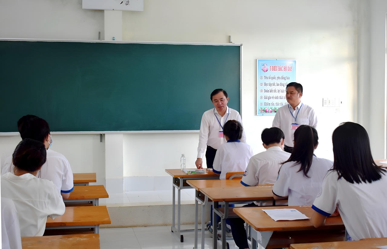 'Tiếp sức' cho thí sinh Hà Giang - Cà Mau thi tốt nghiệp THPT