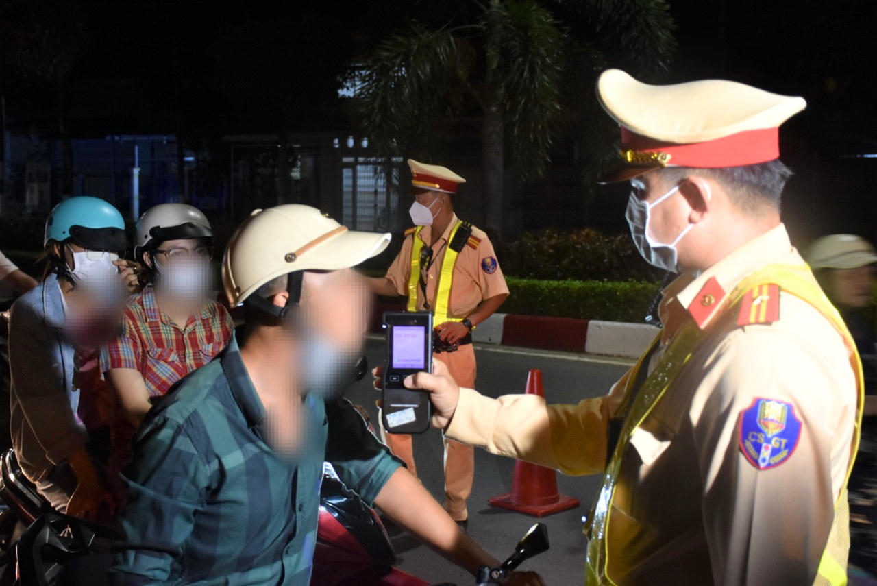 Phổ biến Luật giao thông đường bộ cho hơn 200 tăng, ni ở Bạc Liêu