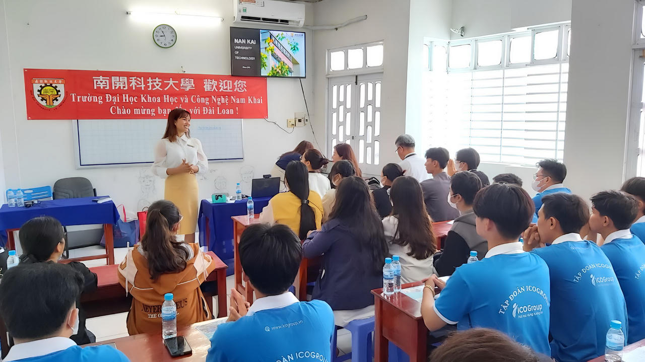 Đưa hơn 160 học sinh Cà Mau đi du học nước ngoài