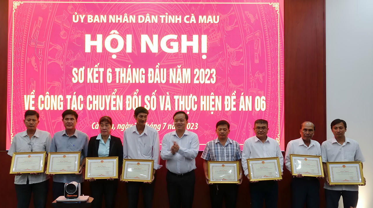 Cà Mau được Bộ trưởng Bộ Công an biểu dương 'về đích' cấp CCCD 