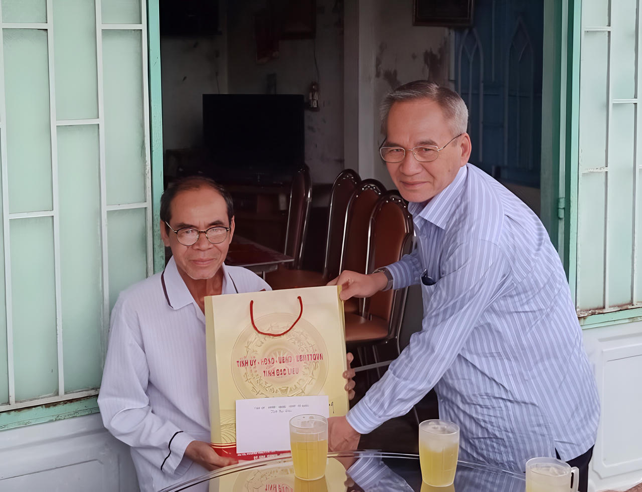 Thăm, tặng quà Bà mẹ Việt Nam Anh hùng ở Bạc Liêu