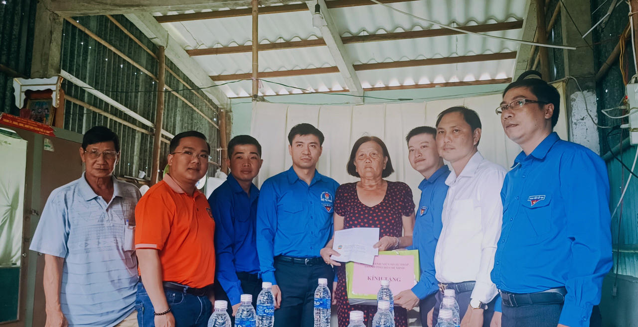 Đoàn Thanh niên Bộ Tư pháp mang pháp luật và an sinh đến với mảnh đất cực Nam của Tổ quốc