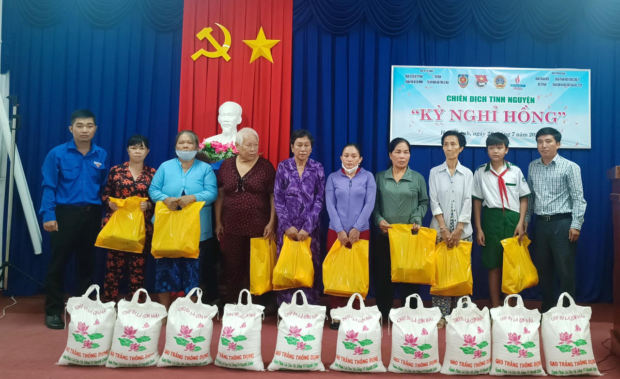 Đoàn Thanh niên Bộ Tư pháp mang pháp luật và an sinh đến với mảnh đất cực Nam của Tổ quốc