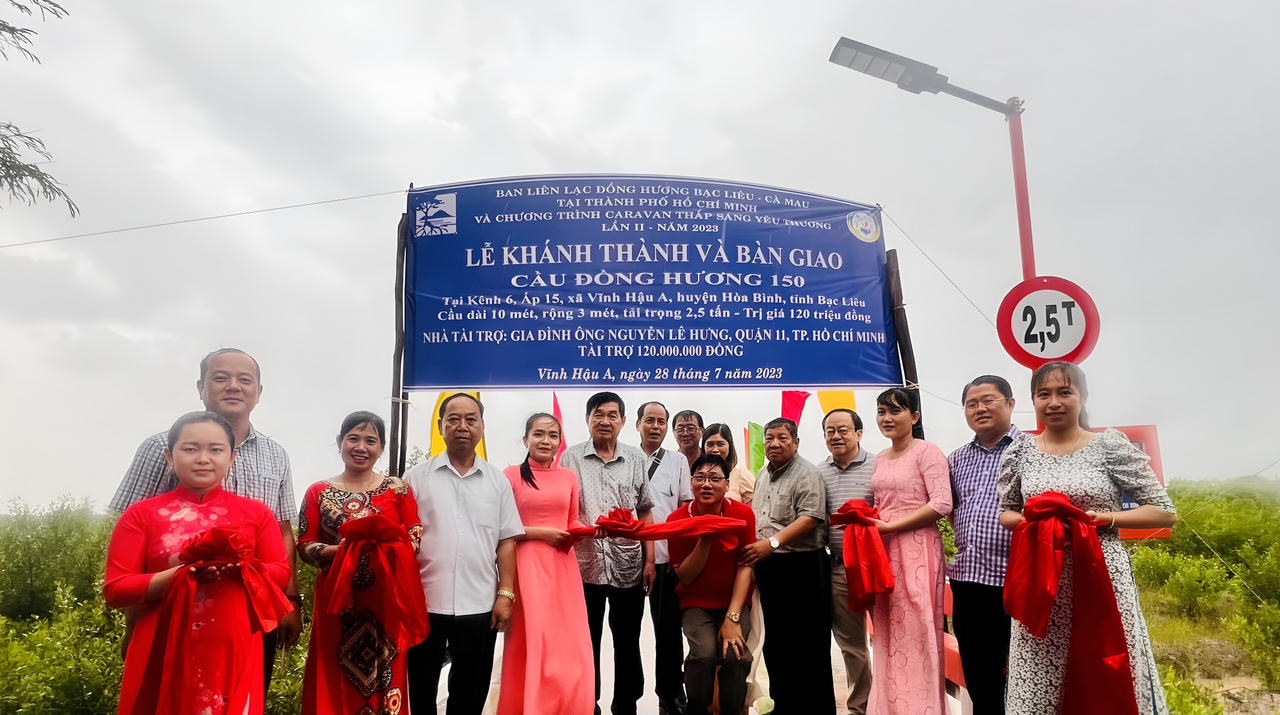 Trao nhiều suất học bổng và xe đạp cho học sinh khó khăn, mồ côi do COVID-19 ở Bạc Liêu