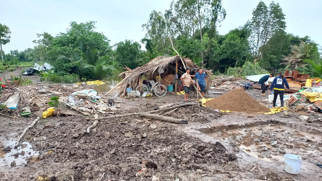 Mưa lớn kèm lốc xoáy làm 1 người tử vong ở Bạc Liêu