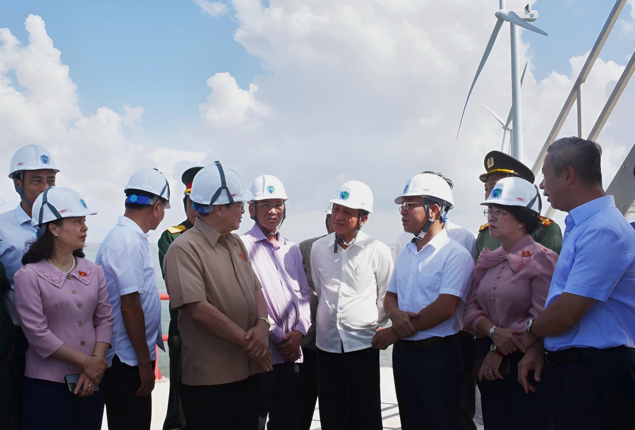 Phó Chủ tịch Quốc hội Nguyễn Đức Hải khảo sát các Dự án điện gió ở Bạc Liêu
