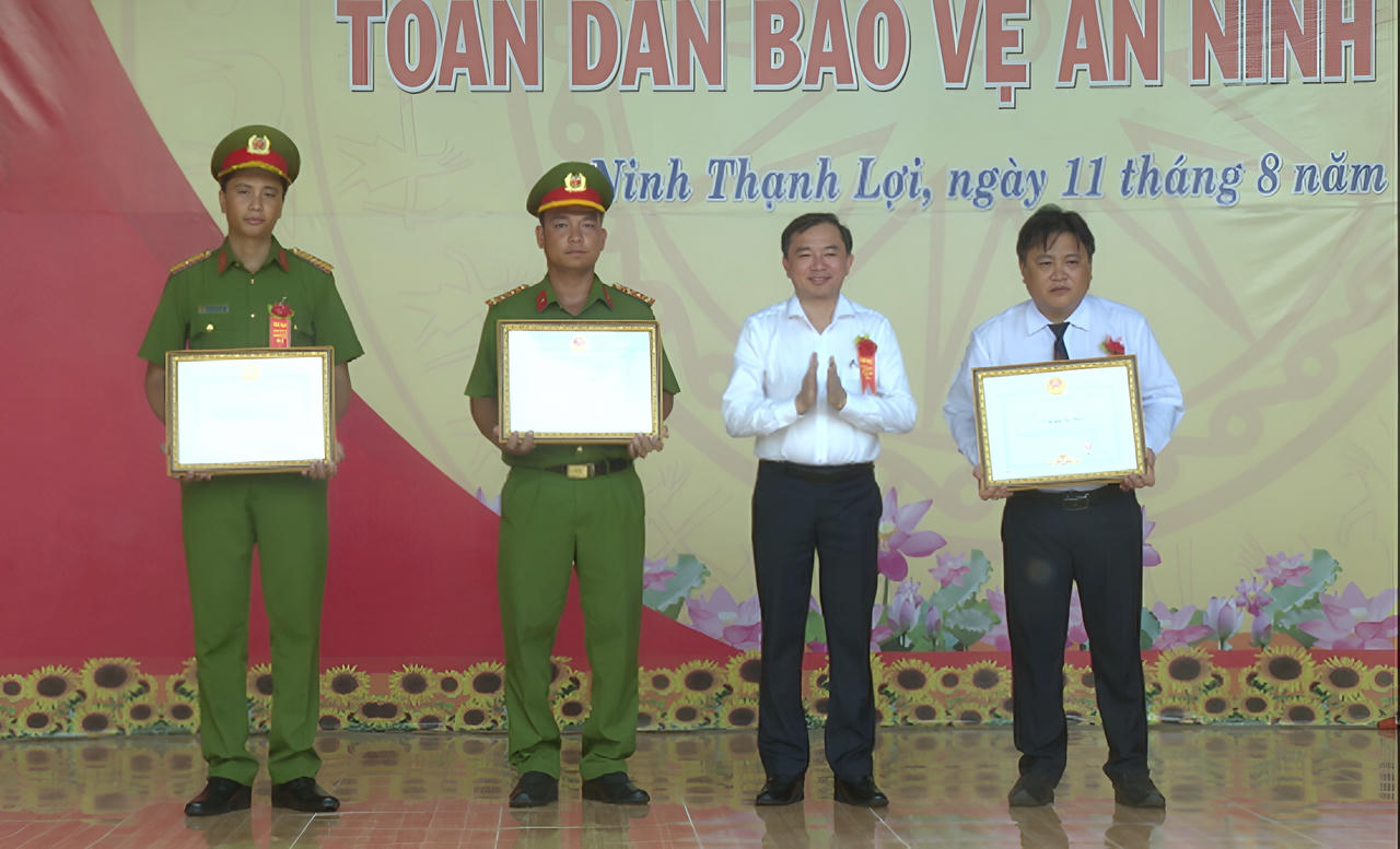 Ngày hội toàn dân bảo vệ ANTQ tại Bạc Liêu: Đẩy mạnh tuyên truyền lòng yêu nước, tự hào dân tộc