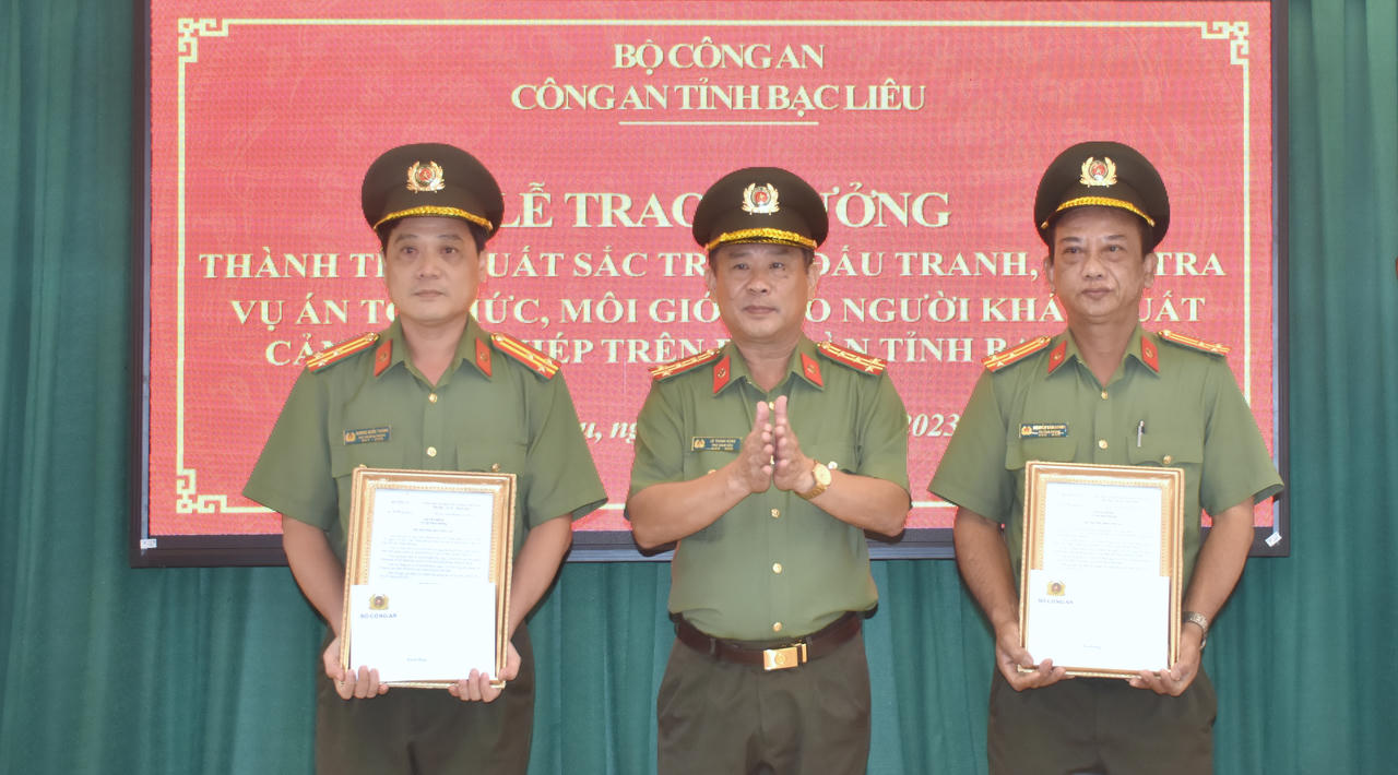 Bộ trưởng Bộ Công an thưởng “nóng” 2 đơn vị thuộc Công an tỉnh Bạc Liêu