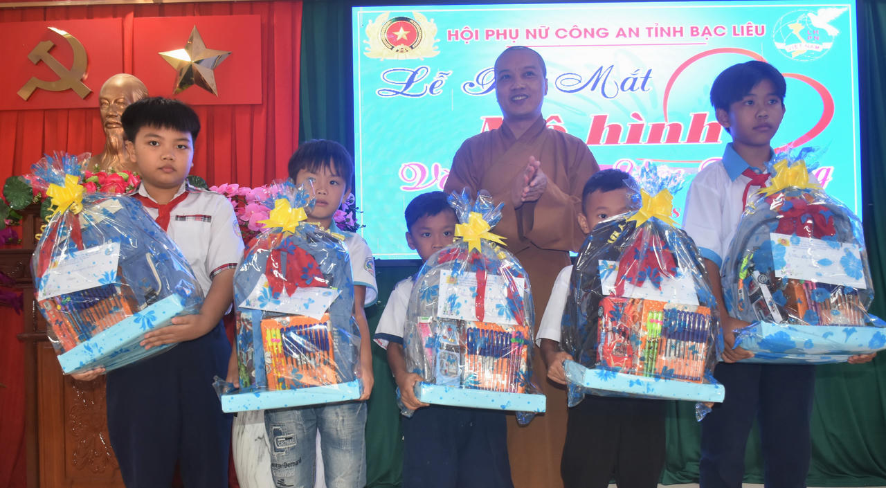 Lan tỏa “vòng tay yêu thương” từ những nữ chiến sĩ Công an Bạc Liêu