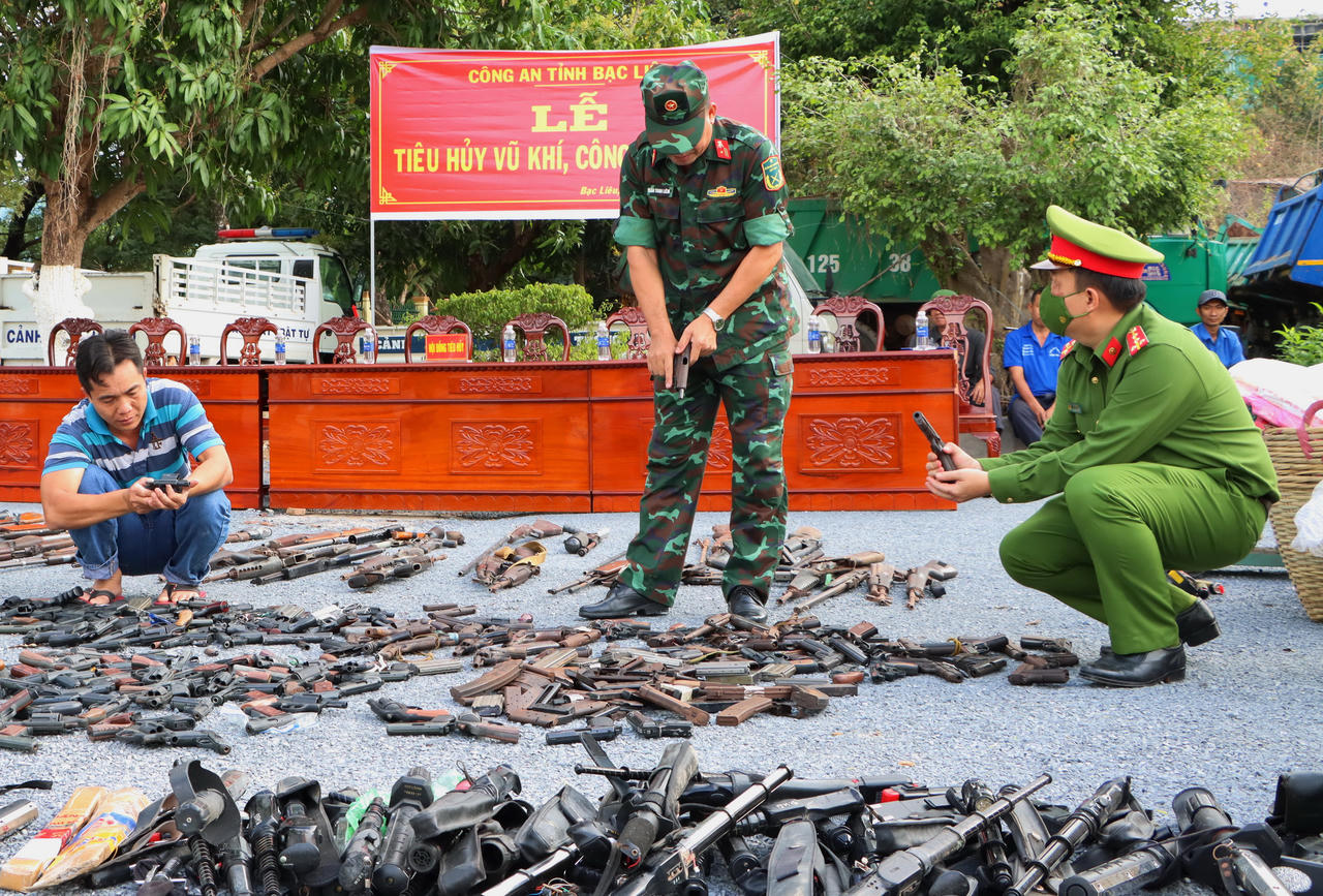 Bạc Liêu vận động toàn dân giao nộp vũ khí, vật liệu nổ, công cụ hỗ trợ
