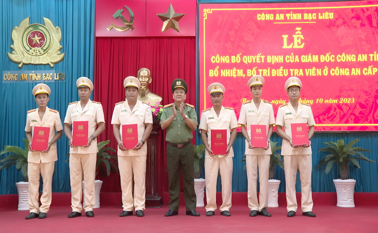 Công an Bạc Liêu công bố Quyết định bổ nhiệm Điều tra viên cấp xã