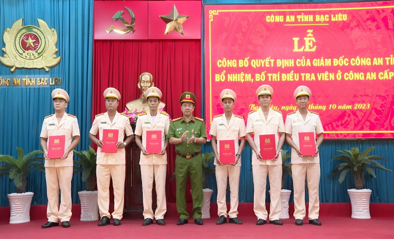 Công an Bạc Liêu công bố Quyết định bổ nhiệm Điều tra viên cấp xã