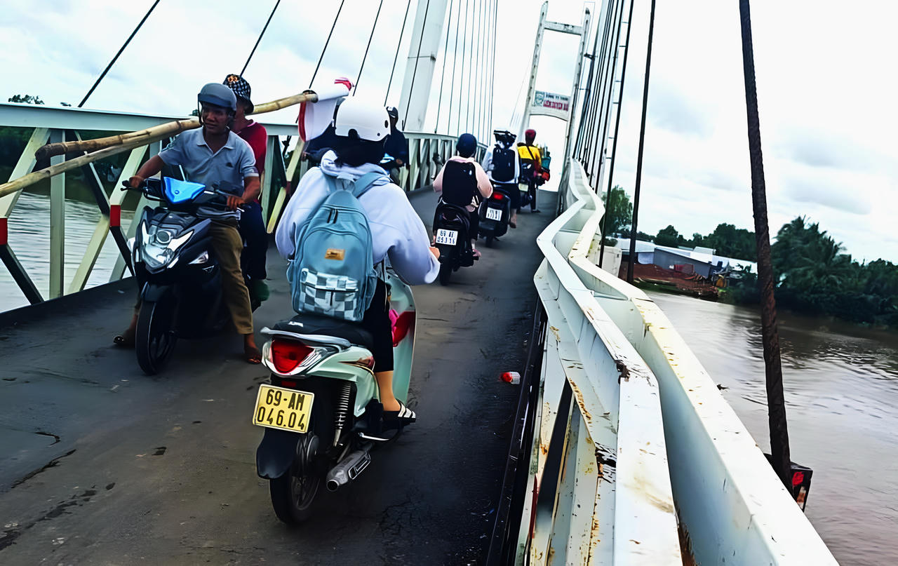 Chủ tịch UBND tỉnh Cà Mau chỉ đạo xử lý vụ ô tô 31 tấn làm cầu bị biến dạng