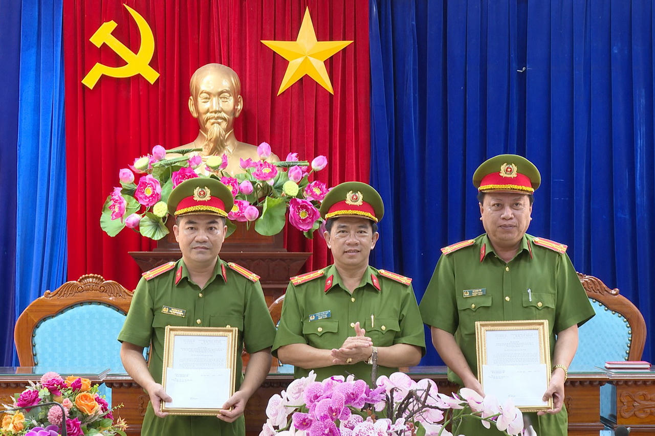 Công an Bạc Liêu thưởng nóng cho các đơn vị xuất sắc trong đấu tranh với tội phạm
