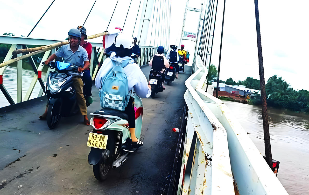 Sở GTVT tỉnh Cà Mau báo cáo vụ xe tải 31 tấn làm biến dạng cầu treo dân sinh