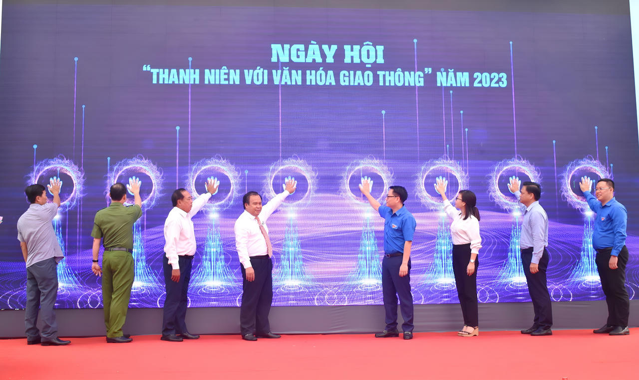 Thượng tôn pháp luật để xây dựng Văn hóa giao thông an toàn