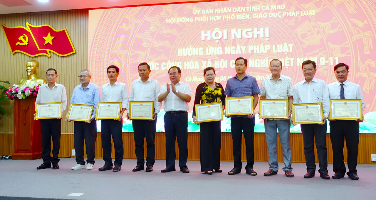 Cà Mau: Hưởng ứng Ngày pháp luật Việt Nam và trao giải các cuộc thi tìm hiểu pháp luật