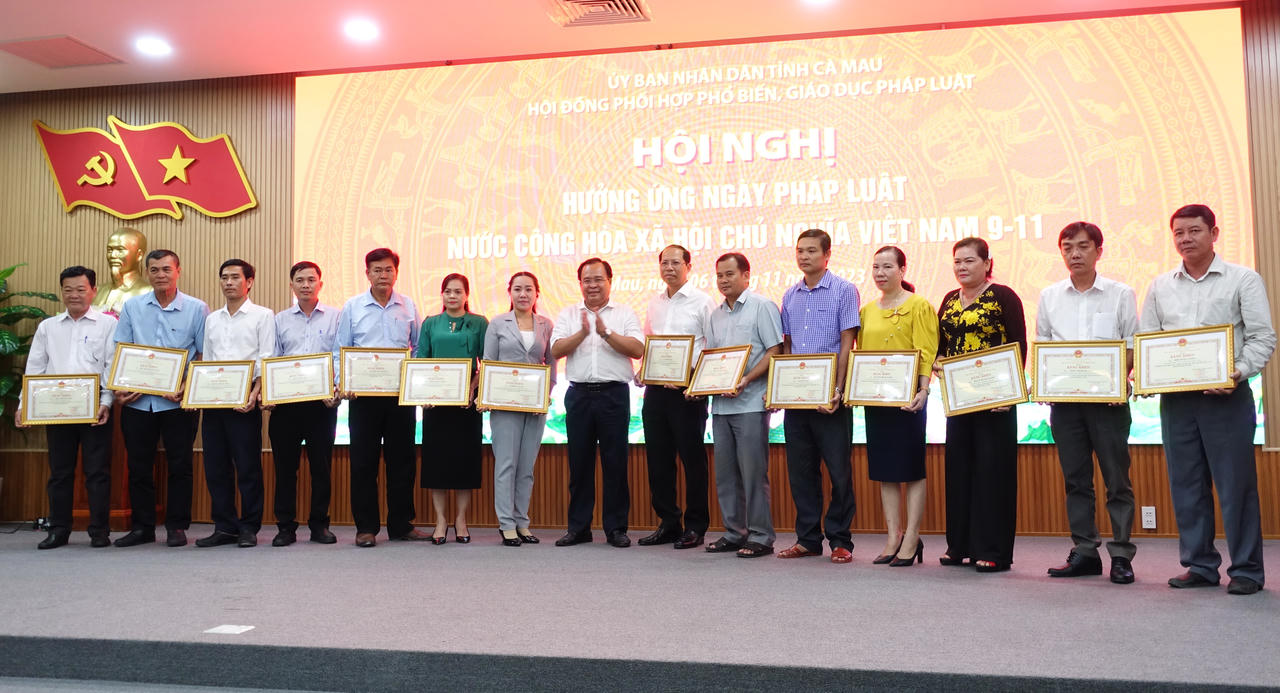 Cà Mau: Hưởng ứng Ngày pháp luật Việt Nam và trao giải các cuộc thi tìm hiểu pháp luật