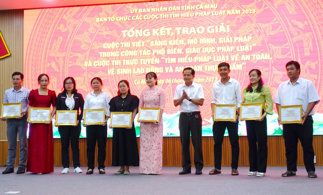 Cà Mau: Hưởng ứng Ngày pháp luật Việt Nam và trao giải các cuộc thi tìm hiểu pháp luật