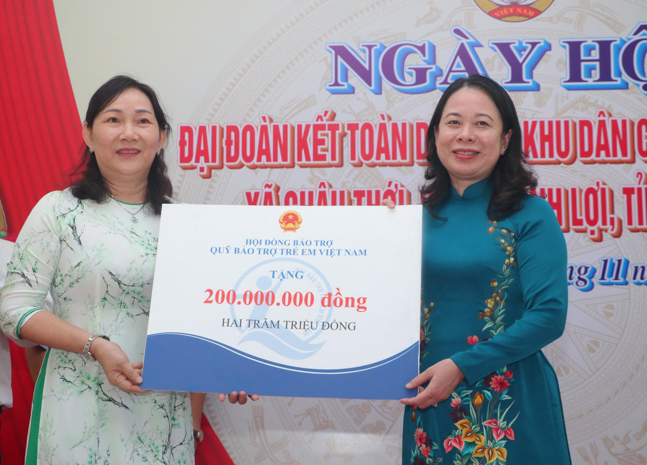 Phó Chủ tịch nước Võ Thị Ánh Xuân dự Ngày hội Đại đoàn kết toàn dân tộc ở Bạc Liêu