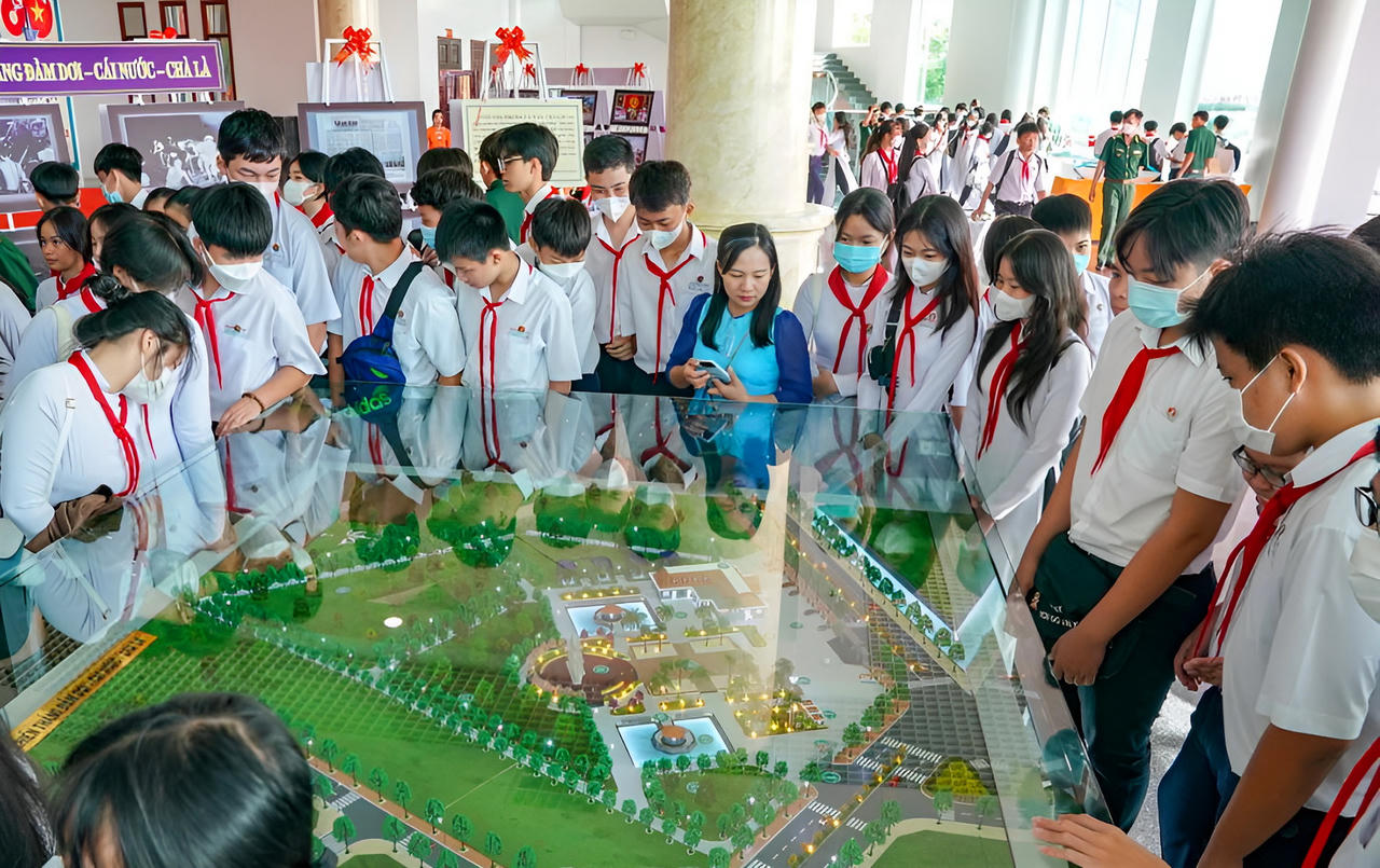 Kỷ niệm 60 năm chiến thắng Đầm Dơi - Cái Nước - Chà Là