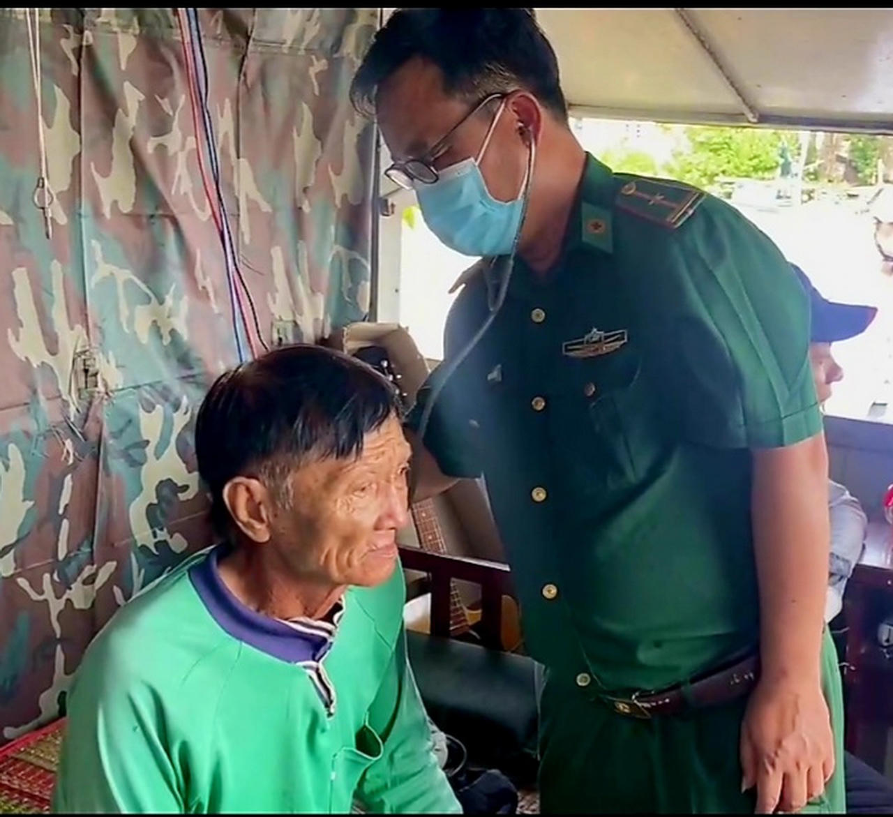 Kịp thời cứu vớt 7 thuyền viên trôi dạt trên biển Bạc Liêu