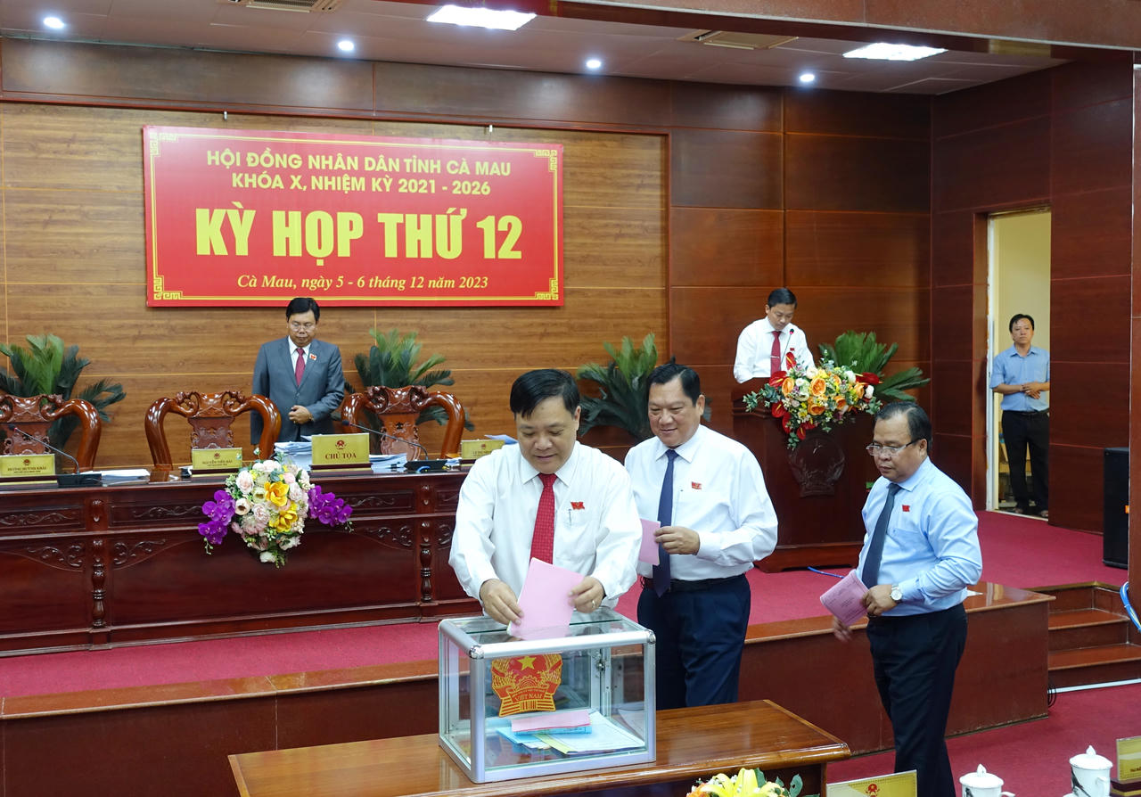 Công bố kết quả lấy phiếu tín nhiệm đối với người giữ chức vụ do HĐND tỉnh Cà Mau bầu