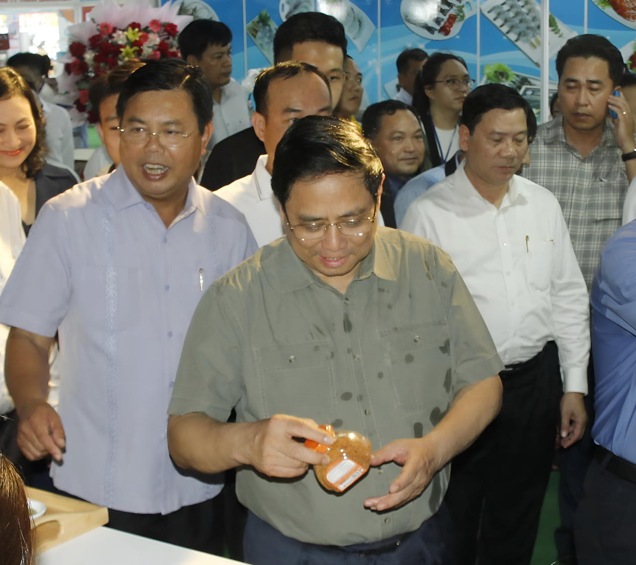 Chùm ảnh: Thủ tướng Chính phủ Phạm Minh Chính tham quan các gian hàng trưng bày tại Festival Tôm Cà Mau 2023