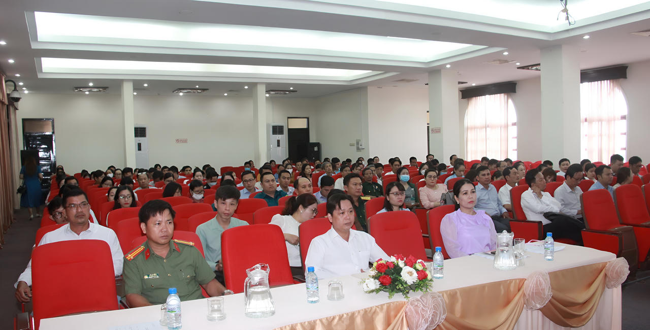 Nâng cao hiệu quả đấu tranh, phản bác các quan điểm sai trái, thù địch