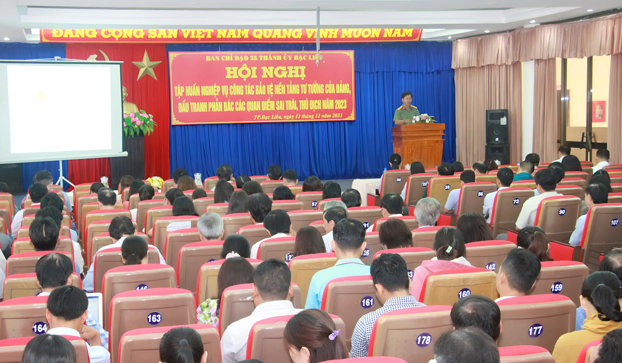 Nâng cao hiệu quả đấu tranh, phản bác các quan điểm sai trái, thù địch