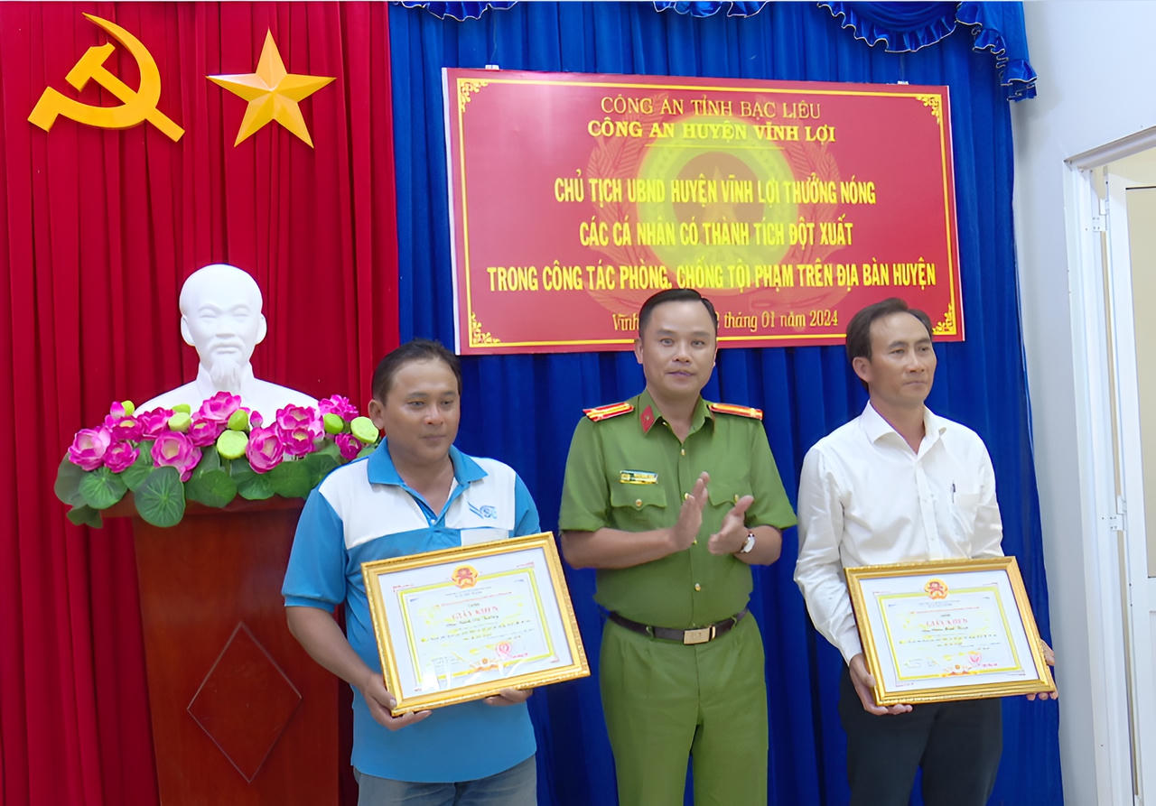 Bạc Liêu: Tặng giấy khen cho các cá nhân có thành tích xuất sắc trong đấu tranh phòng, chống tội phạm