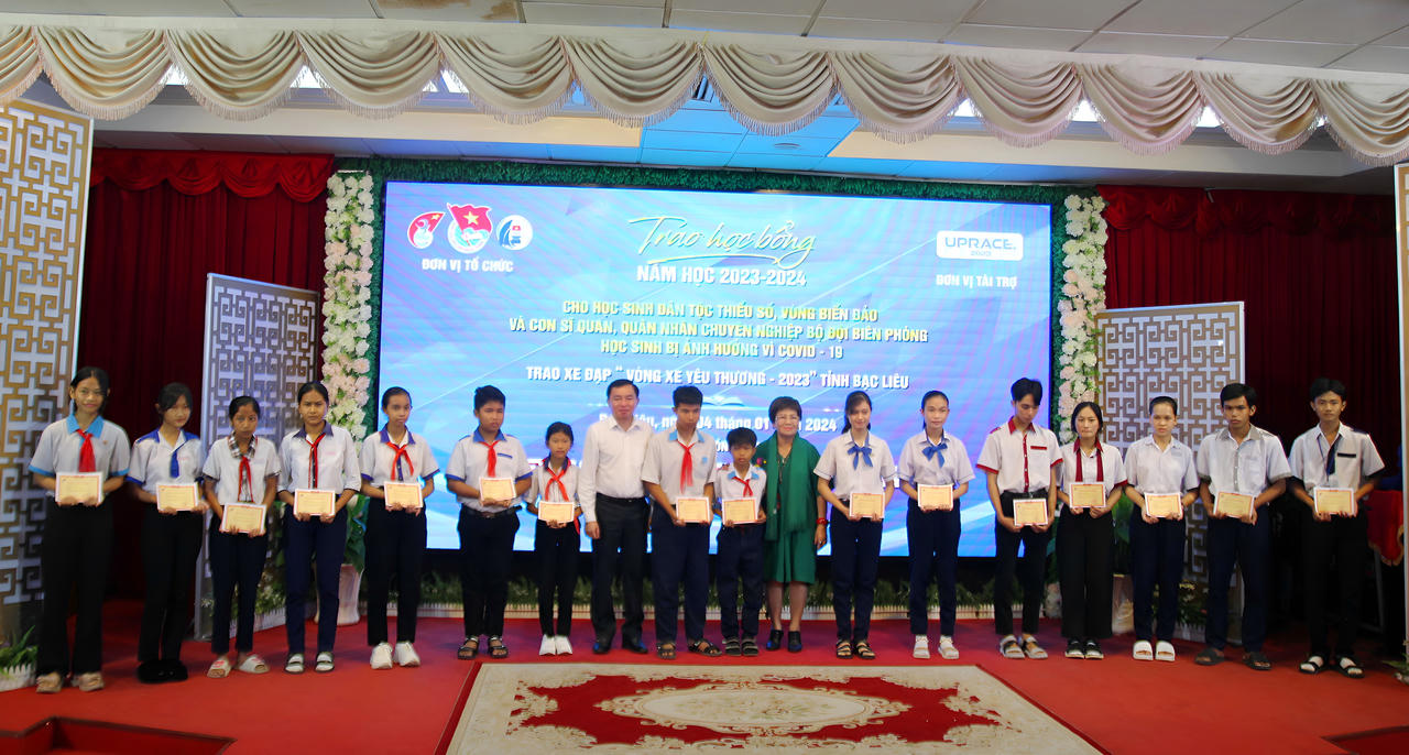 Trao học bổng CLB Vì Hoàng Sa - Trường Sa thân yêu tại Bạc Liêu