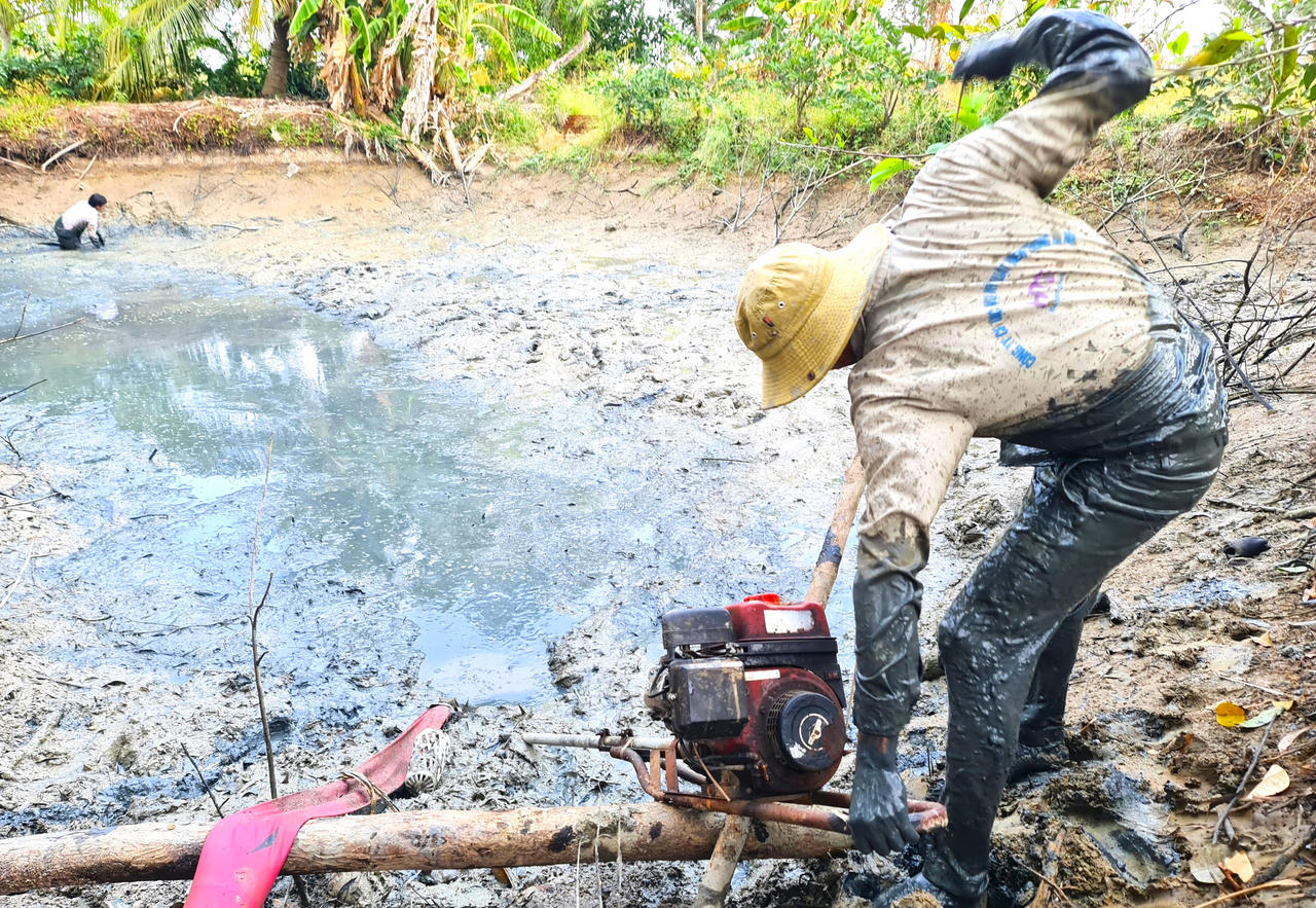 Giữ nét văn hóa đặc thù tát đìa bắt cá đồng ăn Tết ở Cà Mau