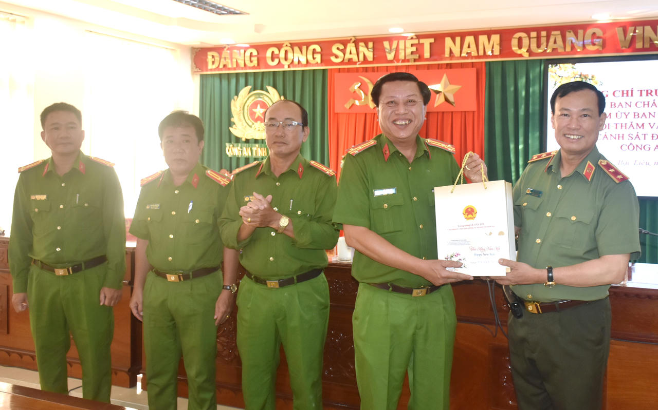 Trung tướng Lê Tấn Tới thăm, làm việc với Công an Bạc Liêu