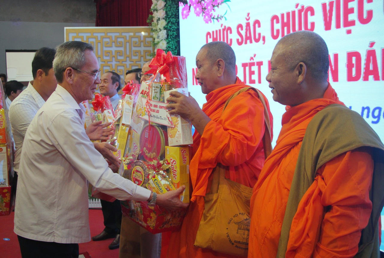 Bạc Liêu chăm lo Tết cho người nghèo, đối tượng chính sách