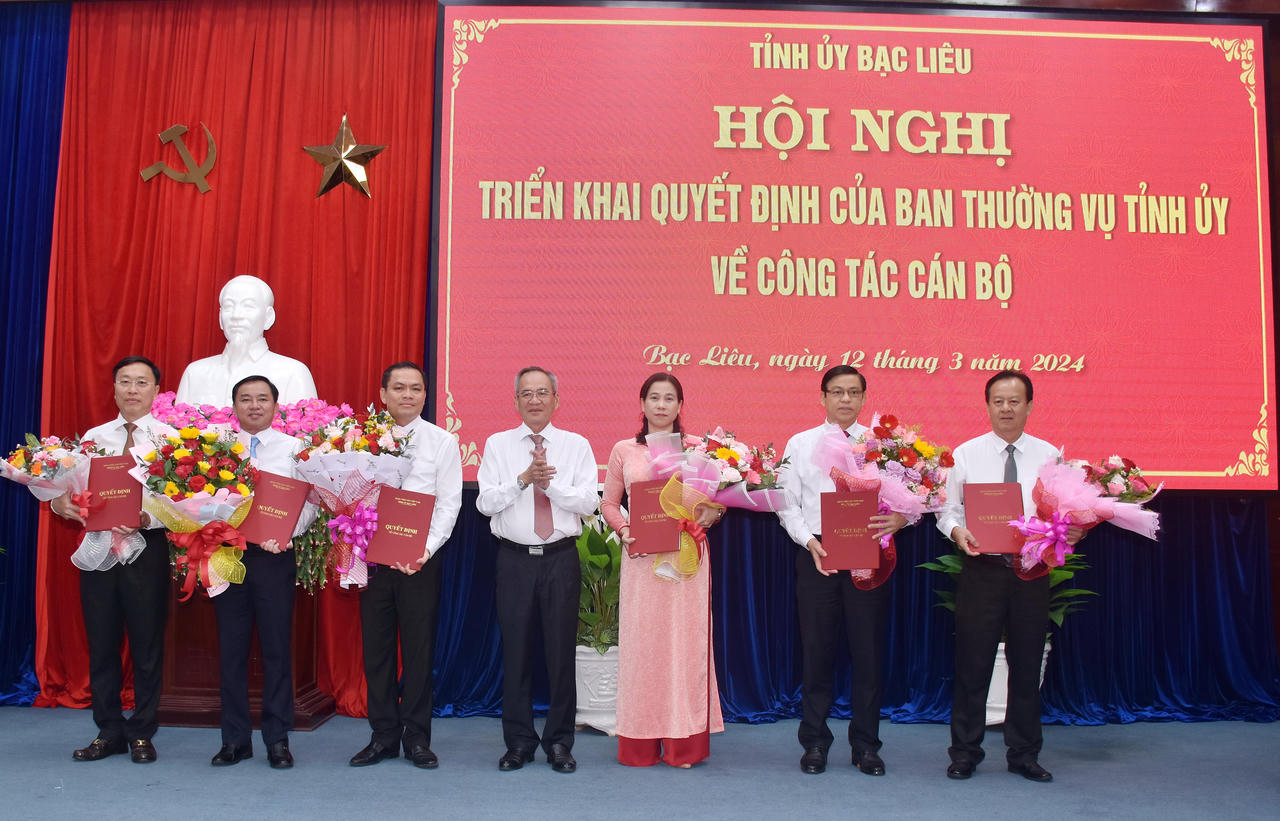 Bạc Liêu: Công bố quyết định điều động, bổ nhiệm, luân chuyển hàng loạt cán bộ