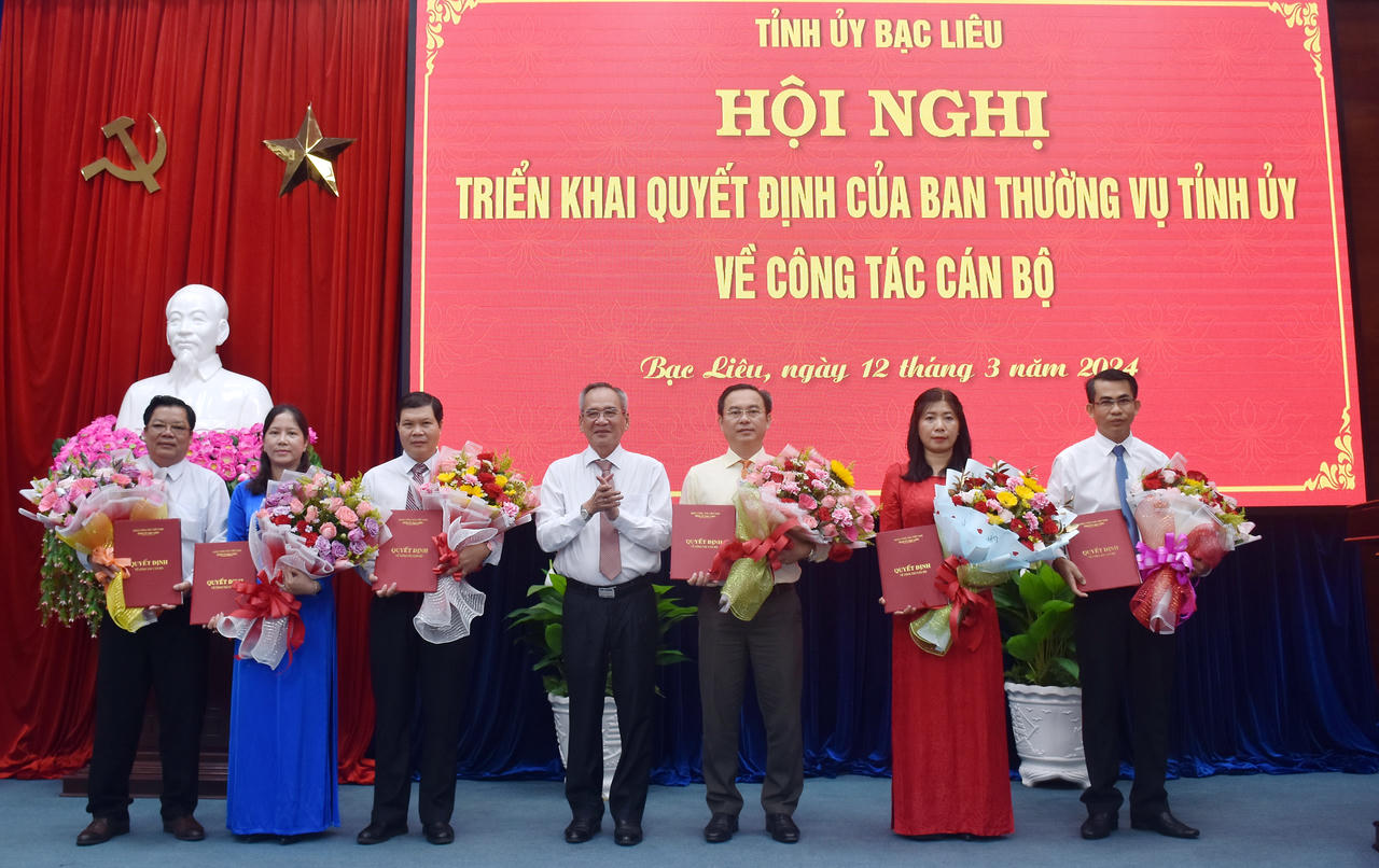 Bạc Liêu: Công bố quyết định điều động, bổ nhiệm, luân chuyển hàng loạt cán bộ