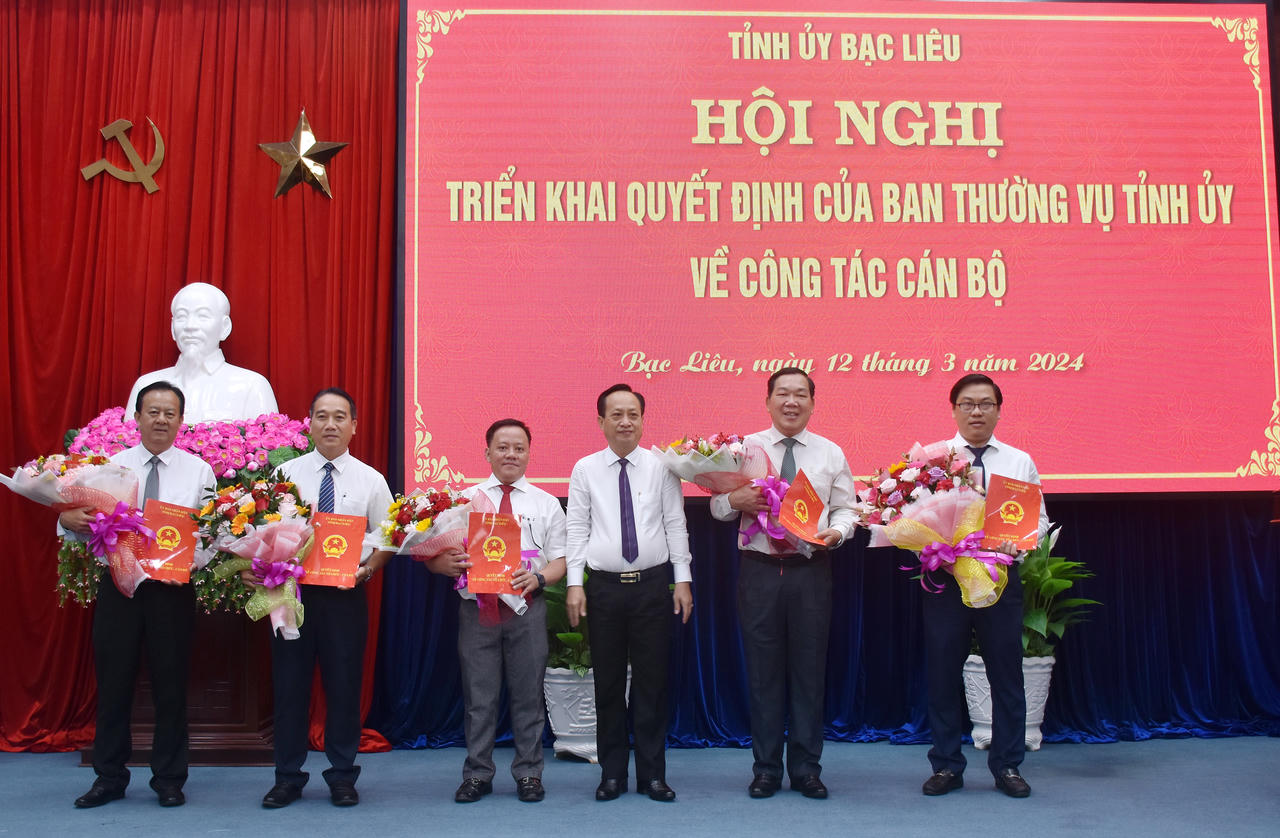 Bạc Liêu: Công bố quyết định điều động, bổ nhiệm, luân chuyển hàng loạt cán bộ