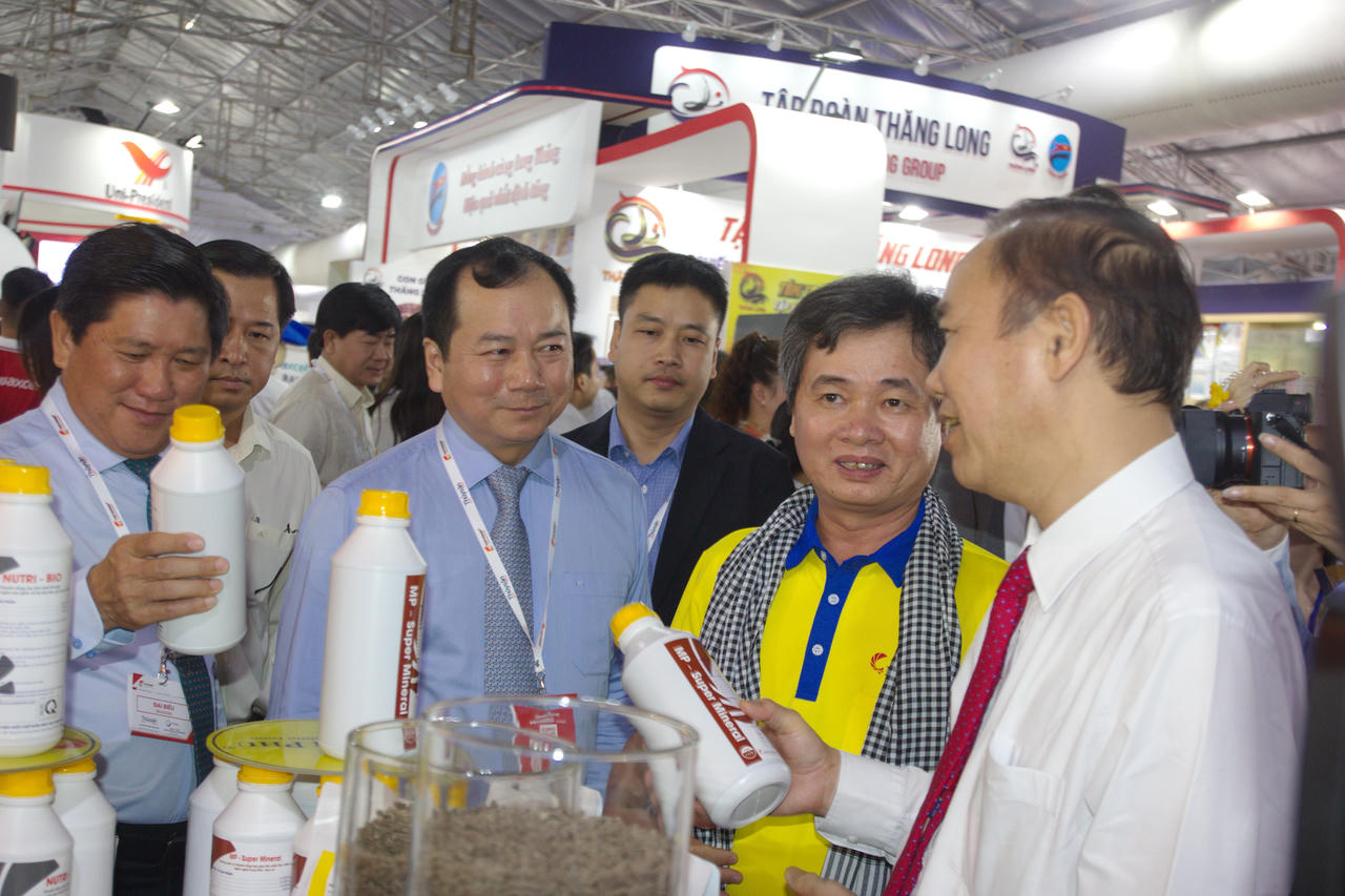 Chung tay tìm giải pháp đưa ngành tôm phát triển hiệu quả, bền vững