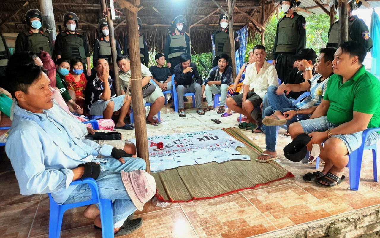 Bạc Liêu: Khởi tố các đối tượng đánh bạc và tổ chức đánh bạc