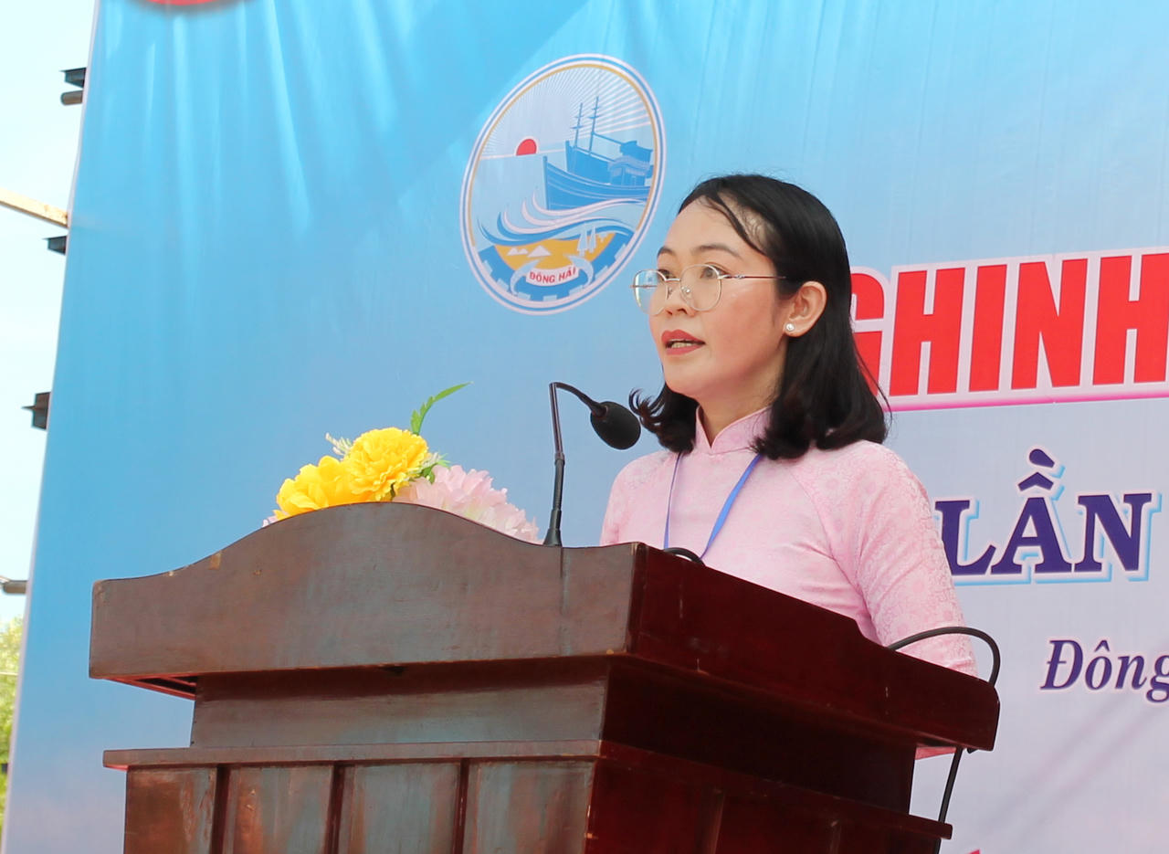 Lễ hội Nghinh Ông và trưng bày đặc sản của huyện Đông Hải