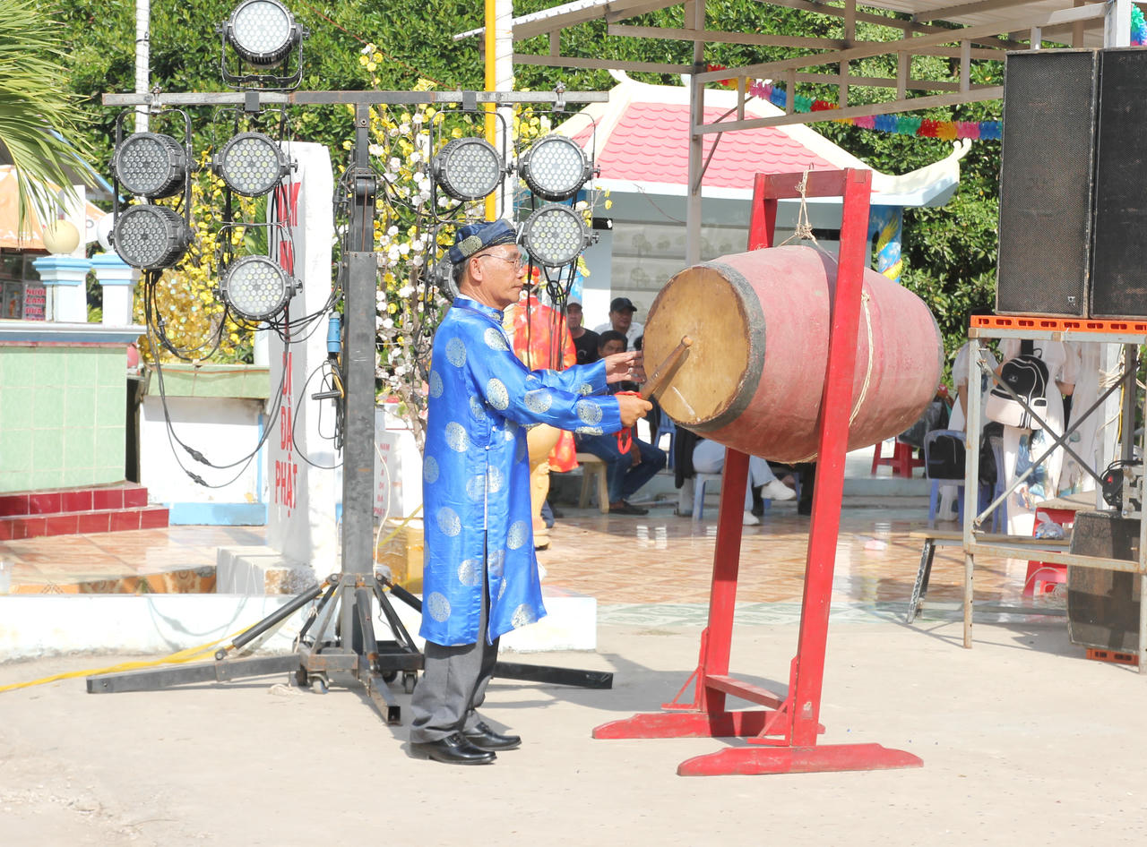 Lễ hội Nghinh Ông và trưng bày đặc sản của huyện Đông Hải