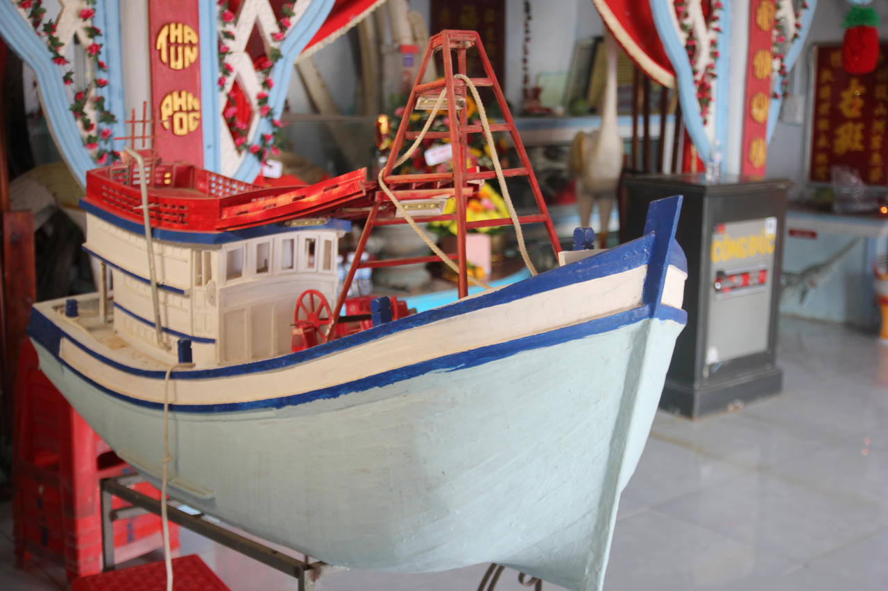 Lễ hội Nghinh Ông và trưng bày đặc sản của huyện Đông Hải