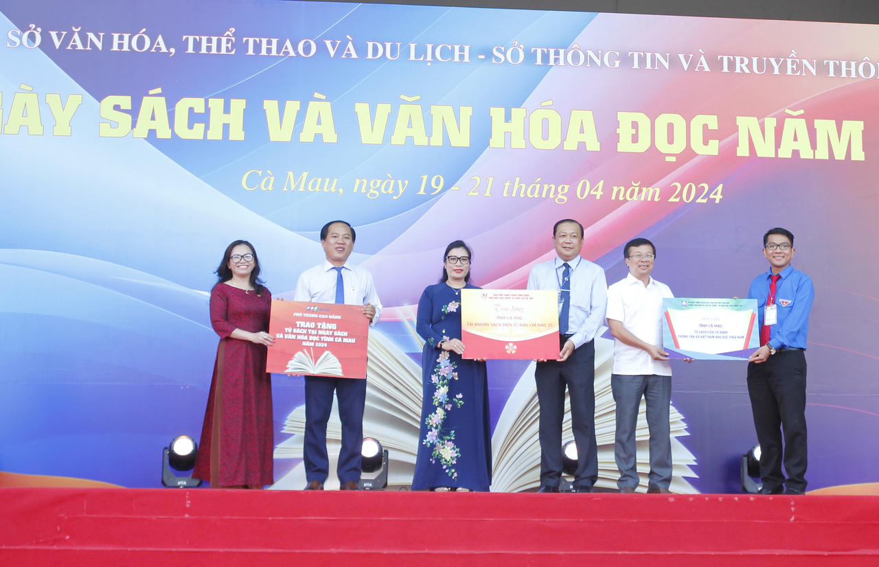 Công viên Hùng Vương rộn ràng ngày hội sách