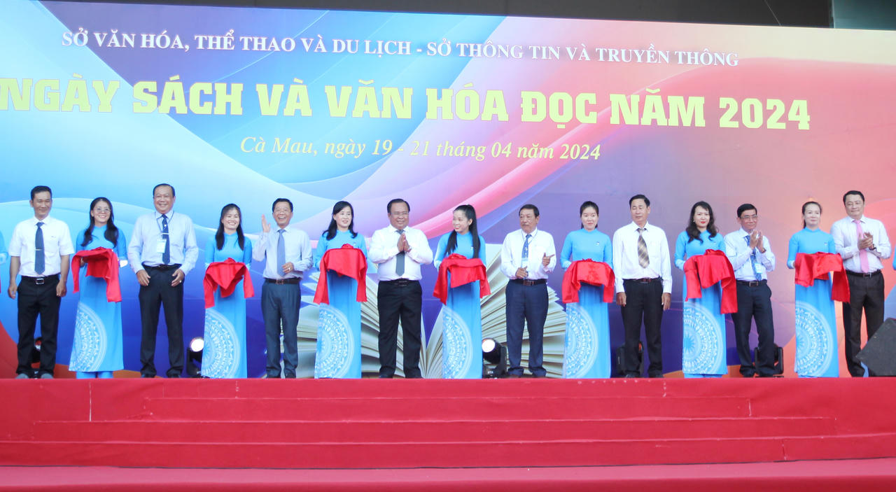 Công viên Hùng Vương rộn ràng ngày hội sách