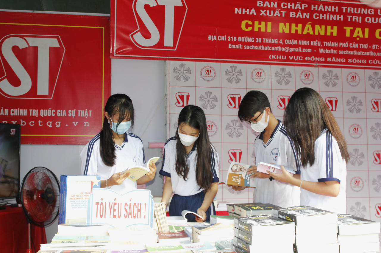 Công viên Hùng Vương rộn ràng ngày hội sách